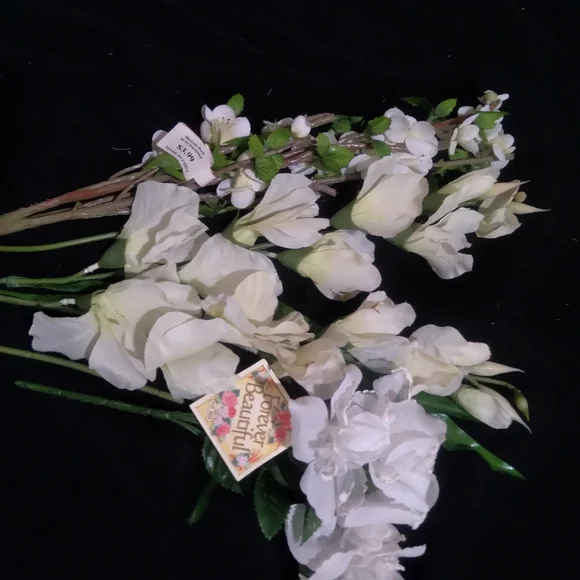 Easter lilies, baby's breath and various other varieties of faux flowers - Picture 10 of 11